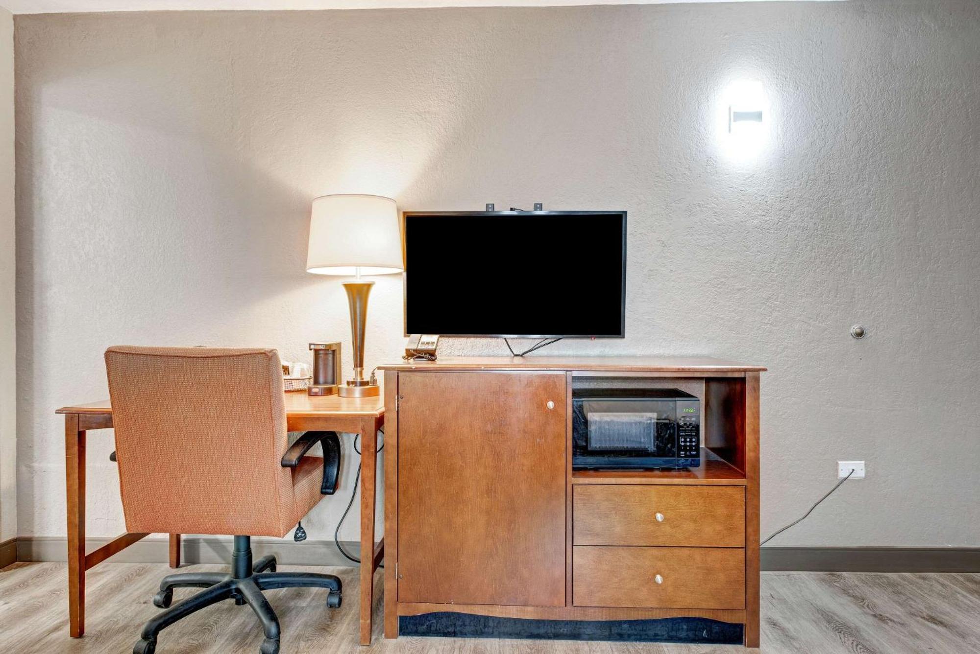 Hotel Quality Near Mesa 2*