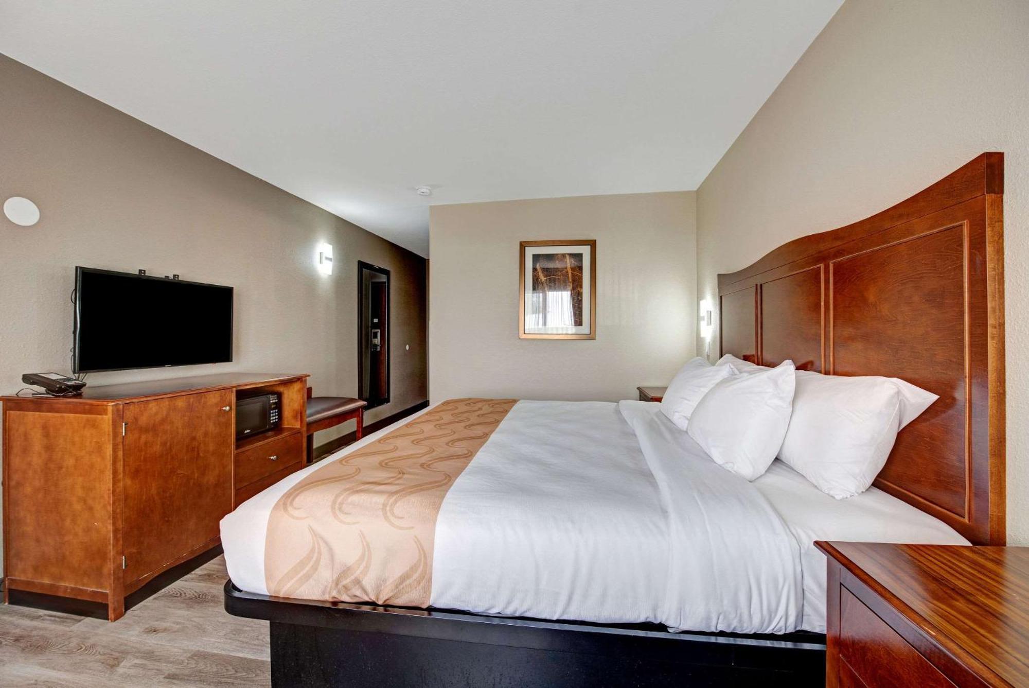 Hotel Quality Near Mesa 2*
